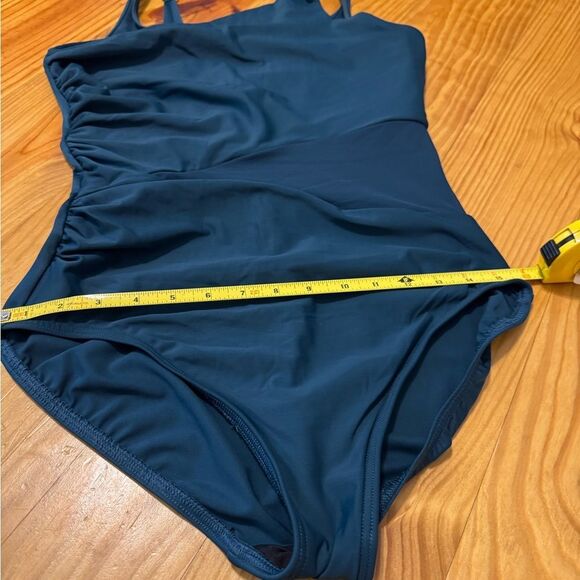 Miraclesuit Azura One-Piece Women's Size 12 One Piece Swimsuit Bathing Suit - Picture 7 of 13